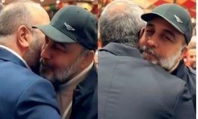 رضا عطاران؛ صف کشیدن بازیگران برای روبوسی وسط تالار! + فیلم