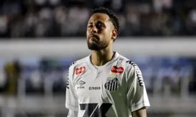 واکنش جنجالی نیمار به مصدومیت روی چمن مصنوعی + عکس