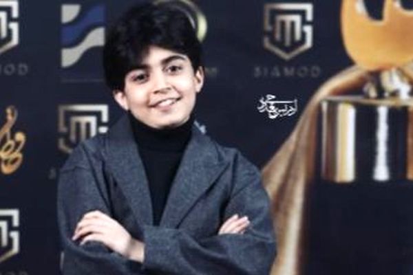 استایل جنجالی رایان سرلک در جشن حافظ؛ نوجوانی که همه نگاه‌ها را به خود جلب کرد!