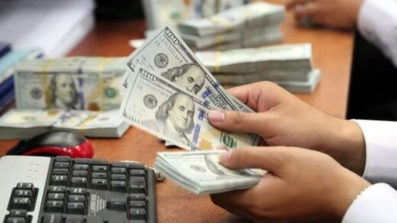 بغزیان: دلار را ۴ نرخی کردهایم/ اگر بانک مرکزی بخواهد، میتواند بازار ارز را کنترل کند