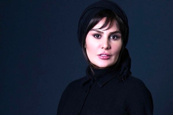 رز رضوی با انگشتر بزرگ مرواریدی؛ استایلی که همه را شوکه کرد!