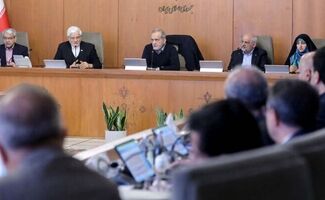 انتقاد روزنامه اصولگرا از دولت پزشکیان: کارنامه اقتصادی قابل دفاع نیست