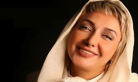 عکس لو رفته از پوشش جنجالی کتایون ریاحی در لندن / دخترش هم بود !