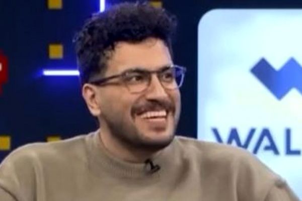 امیرحسین قیاسی راز عطر مهران مدیری را فاش کرد؛ ماجرای بوی خاص برای دعوا! + فیلم