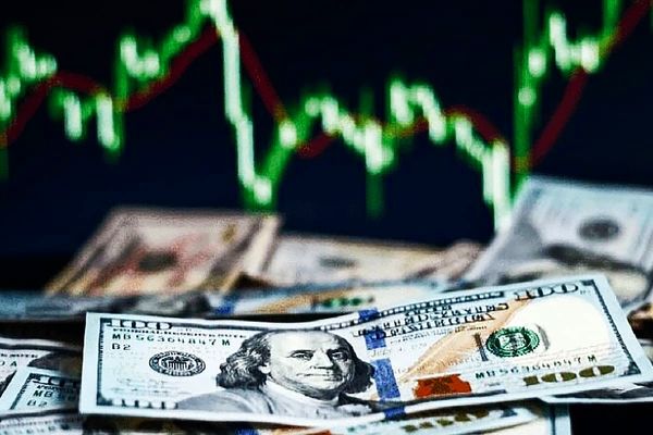 سیاست ارزی بدون هماهنگی ؛نتیجه‌ آشفتگی بازار/ استیضاح اولویت مجلس نیست، اما دولت تیم اقتصادی را ترمیم کند