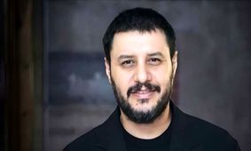 استایل جنجالی جواد عزتی در جشن حافظ؛ آیا «فوق کژوال» مناسب مراسم بود؟