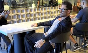 عکس کمتر دیده شده از مادر شیک و زیبای محمدرضا گلزار