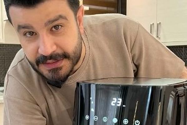 سفر به آشپزخانه شیک پیمان طالبی؛ از کابینت‌های رنگارنگ تا کافه‌بار اختصاصی!