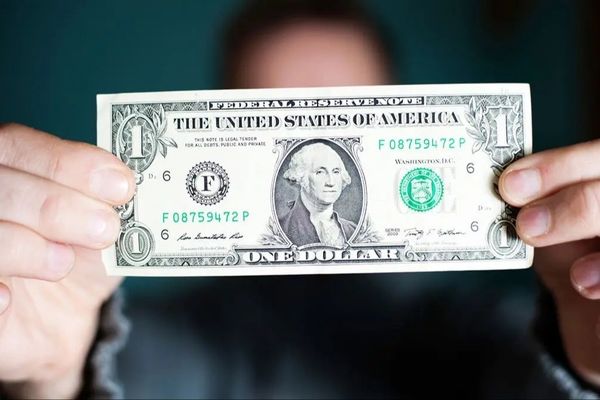 قیمت دلار آزاد امروز سه شنبه 5 اسفند 1404