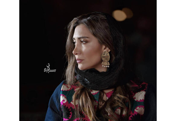 شوکه‌کننده‌ترین ترکیب رنگ‌ها: نگاهی به پوشش خلاقانه نیکی مظفری!