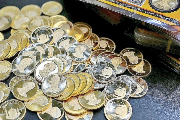 طلا و سکه در تب دلار؛ جهش قیمت‌ها نزدیک است!