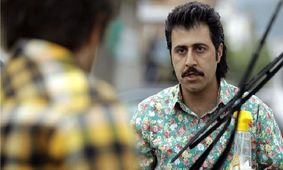 عکس غمگین هومن حاجی‌عبداللهی در مراسم خاکسپاری امید جهان!