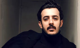 عکس نوستالژی علی شادمان روی شانه های مادرش /چقدر شباهت + بیوگرافی آقای بازیگر