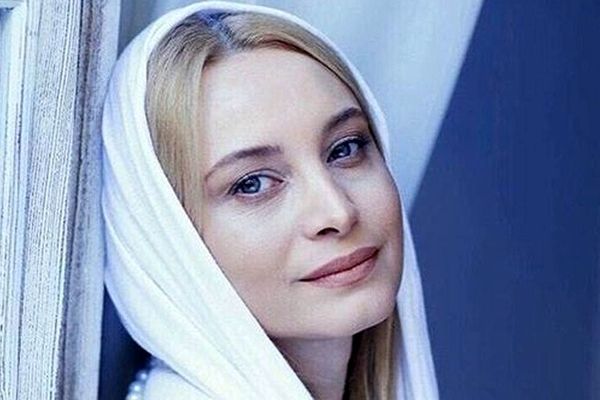 مریم کاویانی در 55 سالگی با اکسسوری‌های خیره‌کننده همه را شوکه کرد!