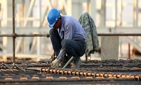 آنچه باید درباره قانون اضافه‌کاری کارگران ۱۴۰۴ بدانید!