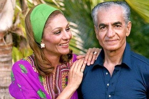 اولین روز مادر شدن فرح پهلوی؛ تولد ولیعهدی که با تجمل‌گرایی محمدرضا خبرساز شد!