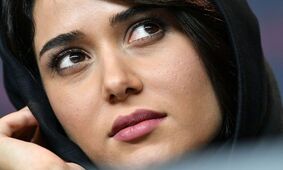 عکس باورنکردنی از بی حجابی پریناز ایزدیار در ملاعام / بدون مانتو و روسری !