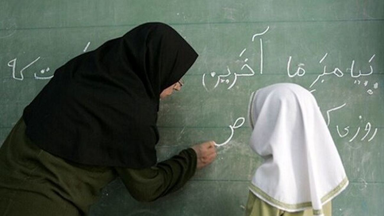 عذرخواهی مجلس بابت پرداخت حقوق معلمان / پشت پرده تاخیر در پرداخت