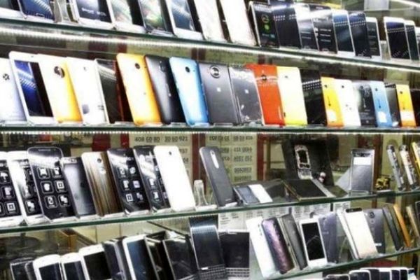 شوک قیمتی در بازار گوشی‌های هوشمند / قیمت گوشی سامسونگ، شیائومی و آیفون امروز یکشنبه ۷ اردیبهشت