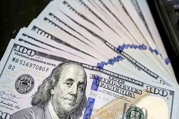 سقوط دلار نزدیک‌تر از همیشه؛ بازار در وضعیت هشدار