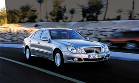 نگاهی به مرسدس بنز E۲۰۰ دوگانه سوز / سواری لوکس و پاک به سبک دو دهه پیش