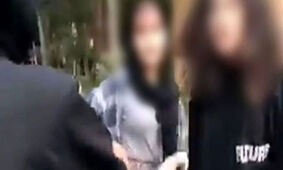دعوای بی شرمانه دختران تهرانی وسط پارک / هلیا قمه کش 2 به بازار آمد !