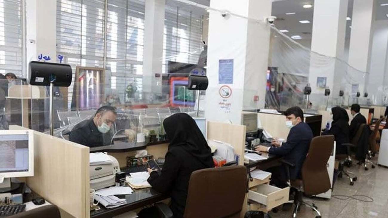 وامهای کلان بانکی در جیب کارکنان خود بانکها/چه کسی درباره وام کارمندان بانک دروغ میگوید؟