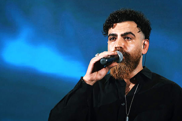 مهاجرت جنجالی معین زد از ایران / خداحافظی آقای خواننده از داخل هواپیما !