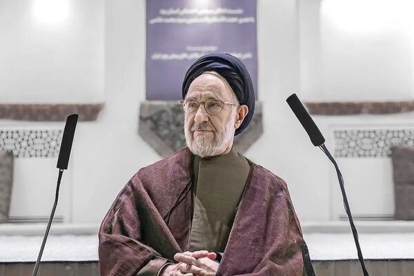 روزنامه اصلاح طلب: خاتمی هنوز میدان‌دار گفتمان اصلاحات است  / گفتمان او تندروها را به حاشیه می راند