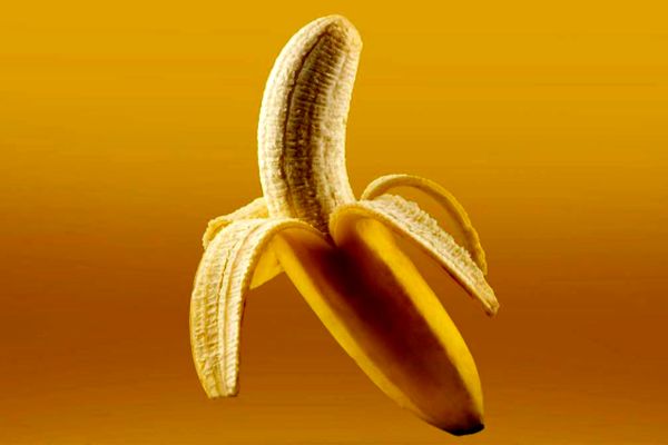 گمرک نه موز می‌فروشد، نه مجوز! / گرانی موز ! پوست موز زیر پای جهاد یا صمت؟