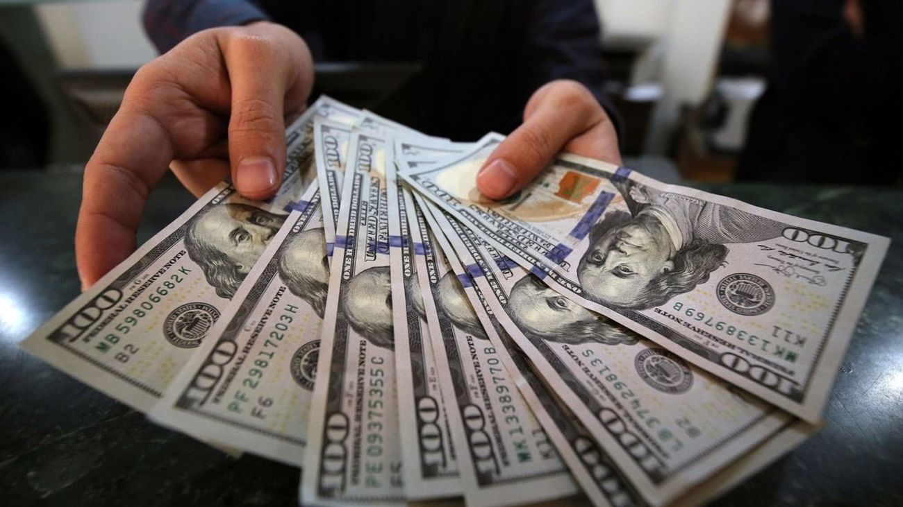 ۲ پیش بینی از قیمت دلار /دلار در آستانه سقفشکنی است؟