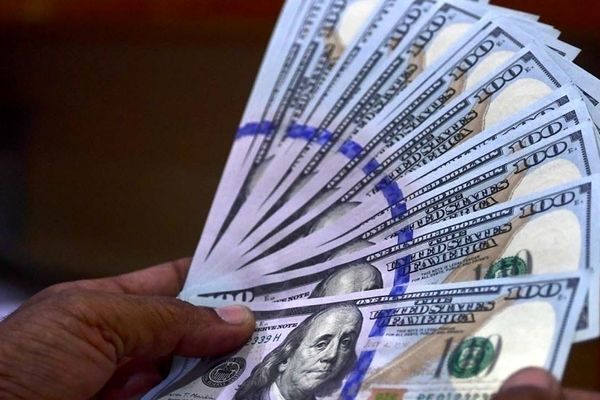 قیمت دلار امروز چهارشنبه ۲۳ مهر ۱۴۰۴ / اسکناس آمریکایی در سراشیبی قرار گرفت + جدول