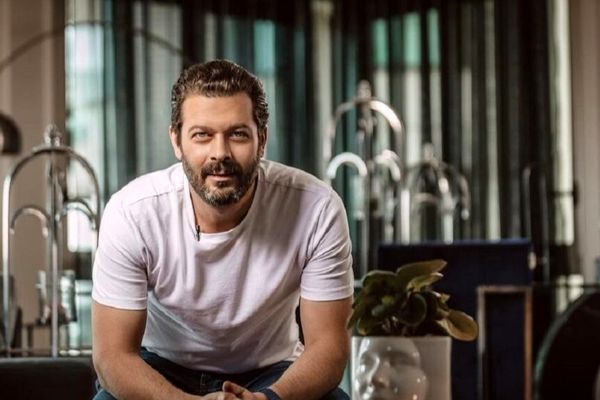 یک گیلانی تمام‌عیار در دل شهر، با گلیم‌های دیواری و حال و هوای شمال!