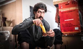 بهرام افشاری: دوستام جلوی مدرسه دخترونه شیطونی می‌کردن، من فقط مستقیم می‌رفتم خونه!