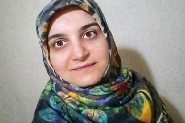 لحظه آزادی مشروط مهدیه اسفندیاری از زندان فرانسه + فیلم