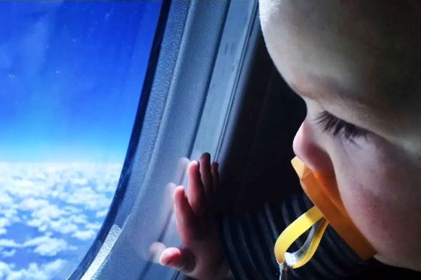 قیمت بلیط هواپیما برای کودکان و نوزادان چگونه محاسبه می‌شود؟