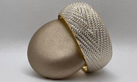 معرفی انواع النگو طلا در سال 2023 برای خانم های مد روز