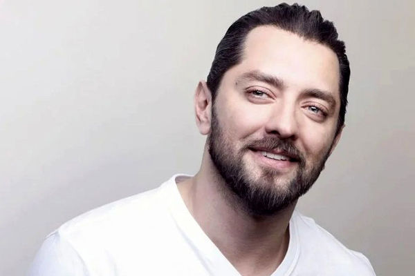 نگاهی به کتابخانه لوکس بهرام رادان و مینا مختاری؛ یک گنجینه هنری+تصاویر