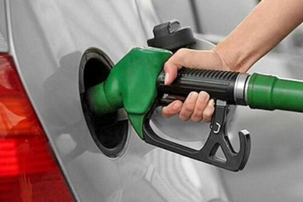 چرا صف‌های بنزین طولانی شده است؟ / راز کمبود بنزین یورو 4 و 5!
