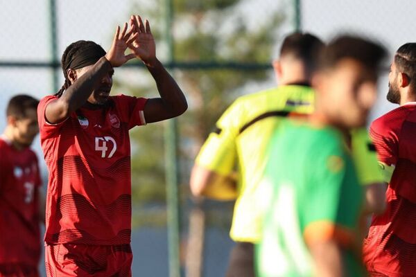 بمب پرسپولیس هنوز خنثی است/ استقلال خوزستان دنبال پول نقد!