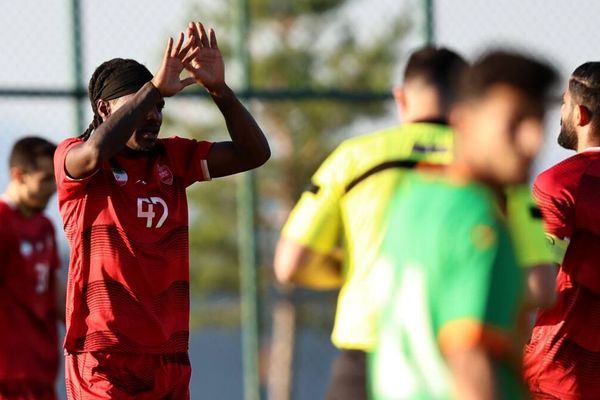 بمب پرسپولیس هنوز خنثی است/ استقلال خوزستان دنبال پول نقد!