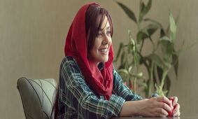 این زن فوق جذاب خانم بازیگر معروف سریال نون خ است + عکس با ژست منشوری
