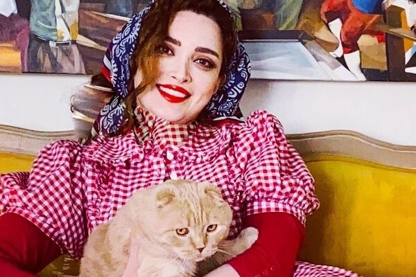چیدمان باورنکردنی خانه مجردی بهنوش طباطبایی؛ از دکورهای هنری تا بالکن رؤیایی! + فیلم