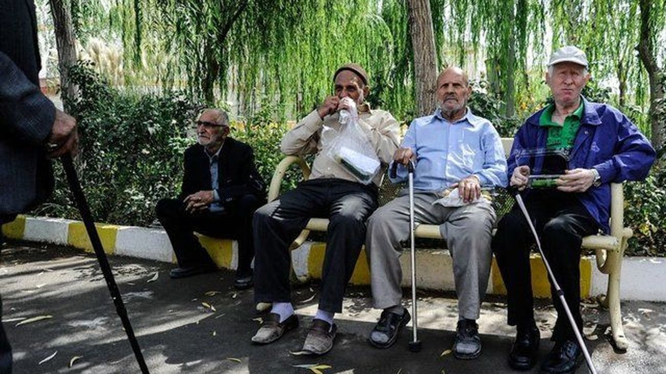 خبر مهم برای بازنشستگان کشور / تا ساعت 12 امشب منتظر واریز عیدی باشید !