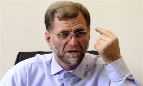 هشدار استاد اقتصاد دانشگاه به دولت: مراقب پوست خربزه باشید و از شوک درمانی پرهیز کنید

