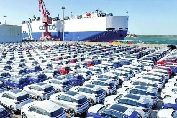 موافقت مجلس با کاهش تعرفه خودروهای وارداتی