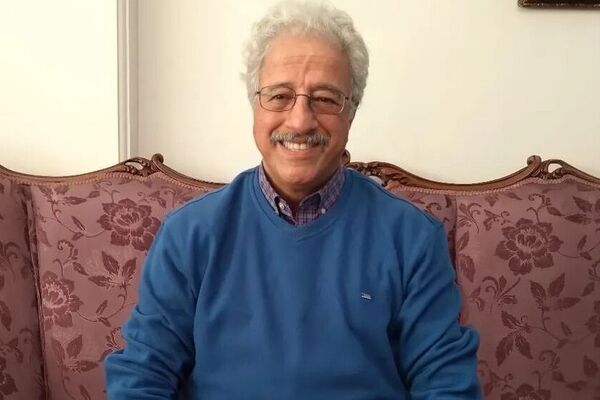 نگاهی نزدیک به خانه خیره‌کننده علیرضا خمسه و همسرش؛ از حوض سنتی تا مبلمان اعیانی! + فیلم