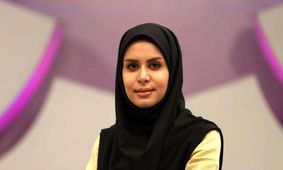 خانم مجری مشهور تلویزیون با استایلی جذاب و متفاوت در خارج!