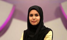 خانم مجری مشهور تلویزیون با استایلی جذاب و متفاوت در خارج!