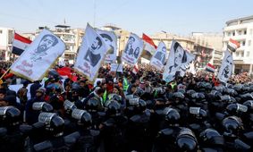 اعتراض عراقی ها به کاهش ارزش دینار و انتقال دلار به ایران